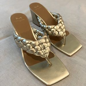 NWOB Marc Fisher gold sandals sz 9